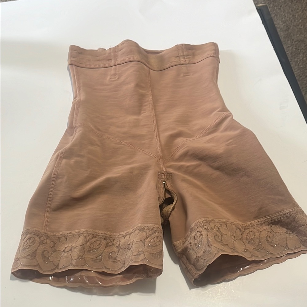 BETTER BODIES Tan Shapewear Shorts with Lace Detail